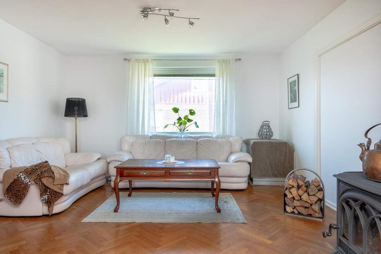 White & Bright Room In A Shared Apartment Гётеборг Экстерьер фото